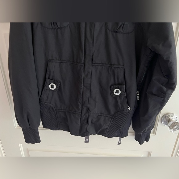 686 Mannual Women’s Insulated Snowboarding Jacket in Black - Picture 3 of 12